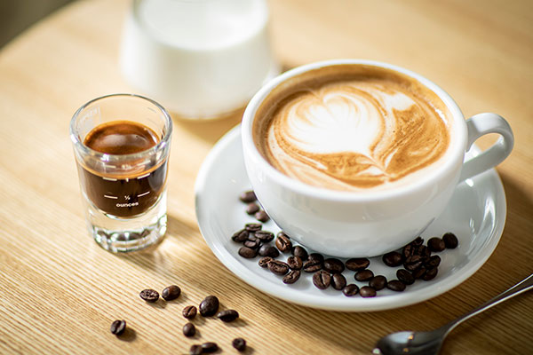 cafe&bar つきの